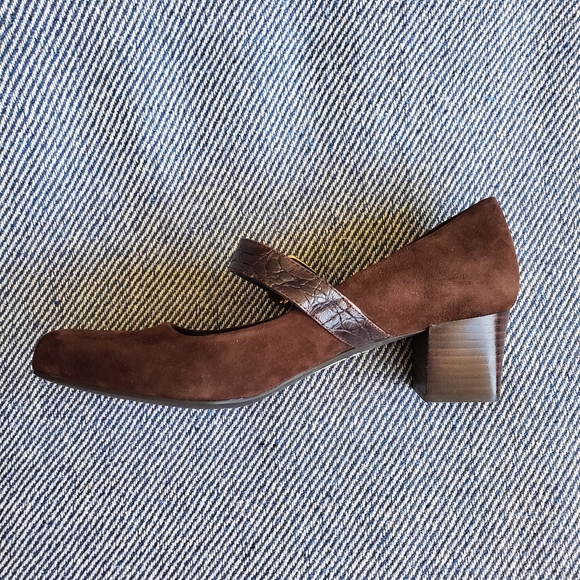 Franco Sarto - Rich Brown Suede Buckle Pumps - 8.5B - BNIB - Picture 3 of 10